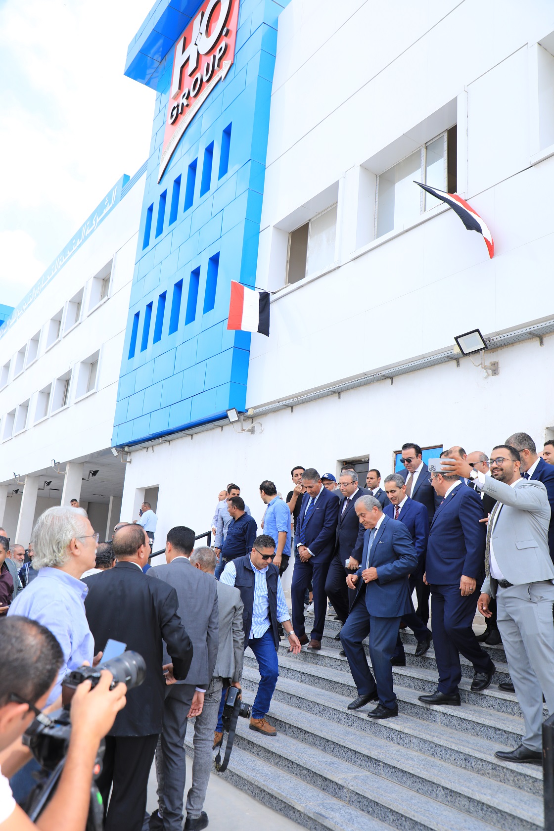 وزير التموين يتفقد المخزن اللوجيستي للأدوية المملوك لمجموعة HO GROUP