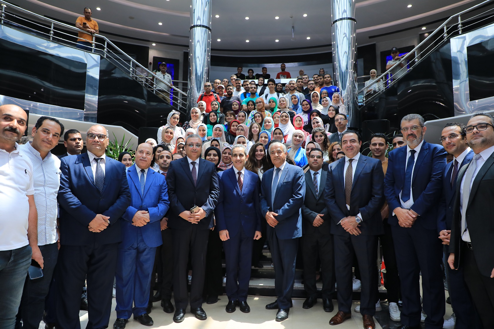 وزير التموين يتفقد المخزن اللوجيستي للأدوية المملوك لمجموعة HO GROUP