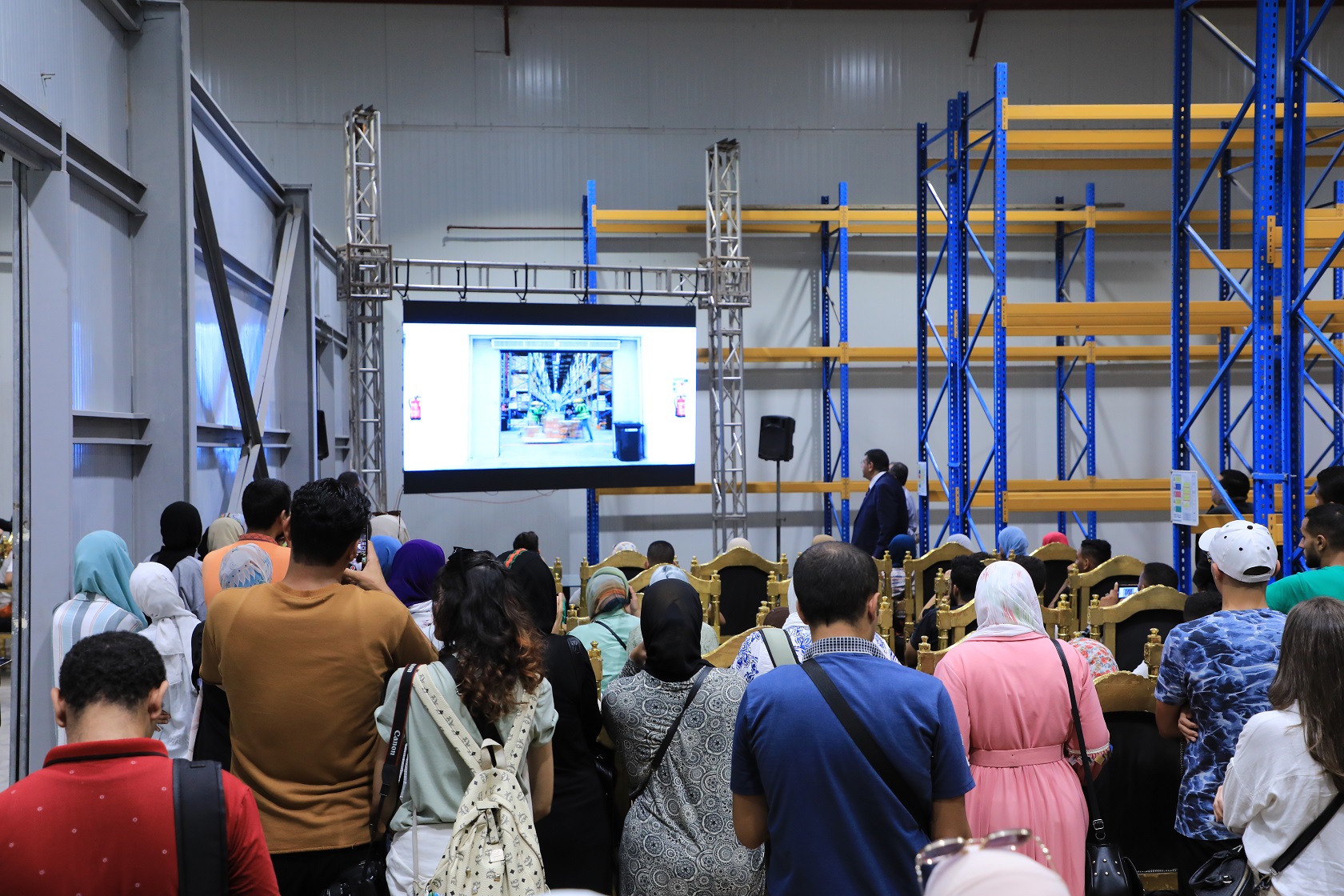 وزير التموين يتفقد المخزن اللوجيستي للأدوية المملوك لمجموعة HO GROUP