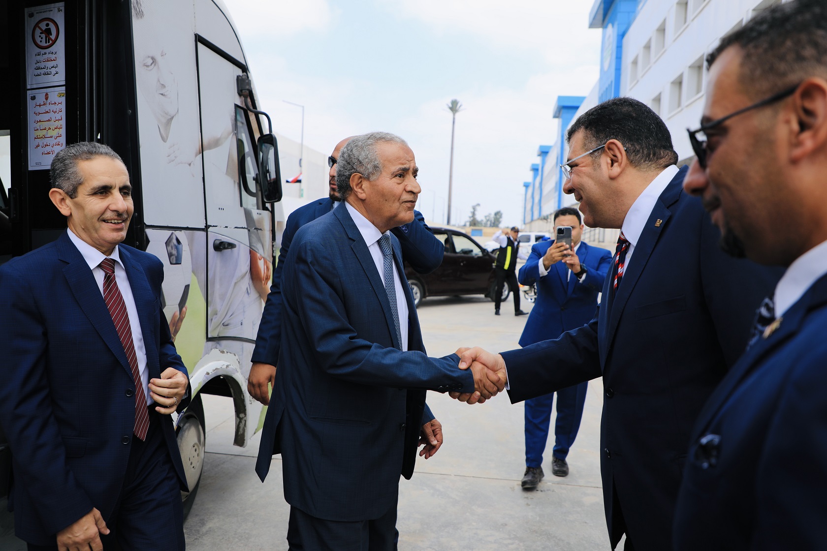 وزير التموين يتفقد المخزن اللوجيستي للأدوية المملوك لمجموعة HO GROUP