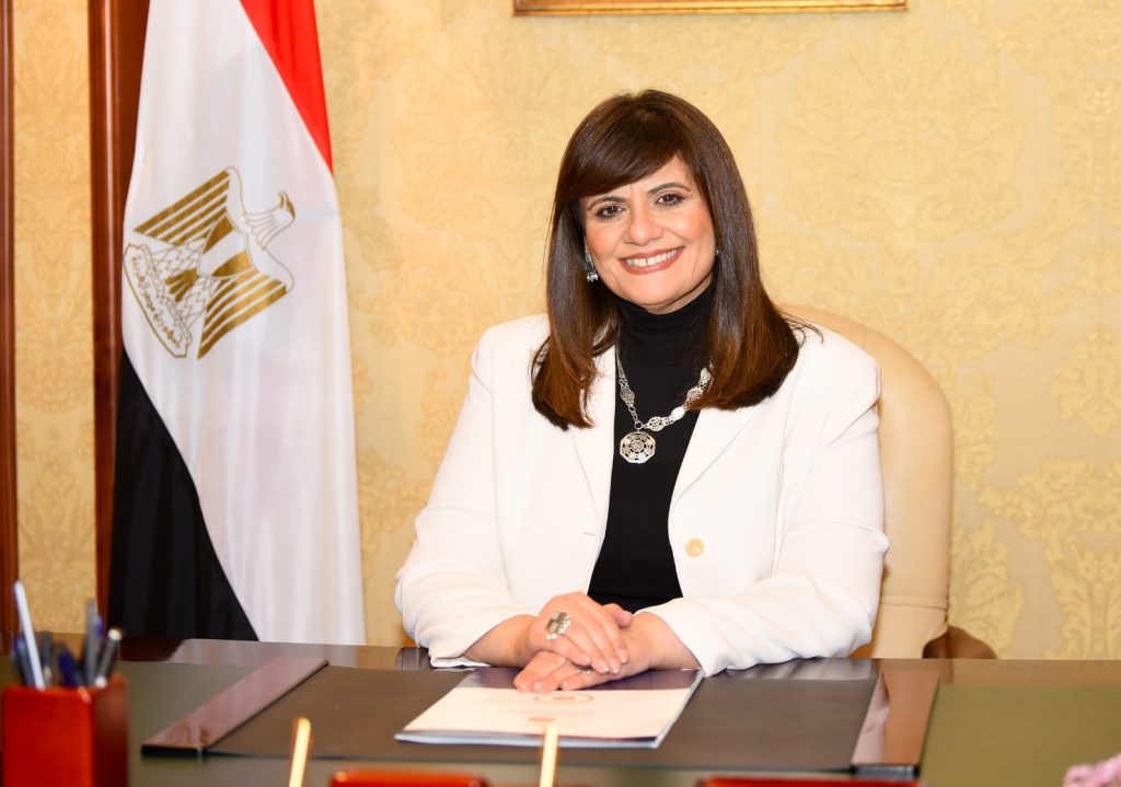 «الهجرة» تطلق استمارة الكترونية لتسجيل الأطباء المصريين بالخارج الراغبين في دعم المنظومة الصحية السفيرة سها جندي