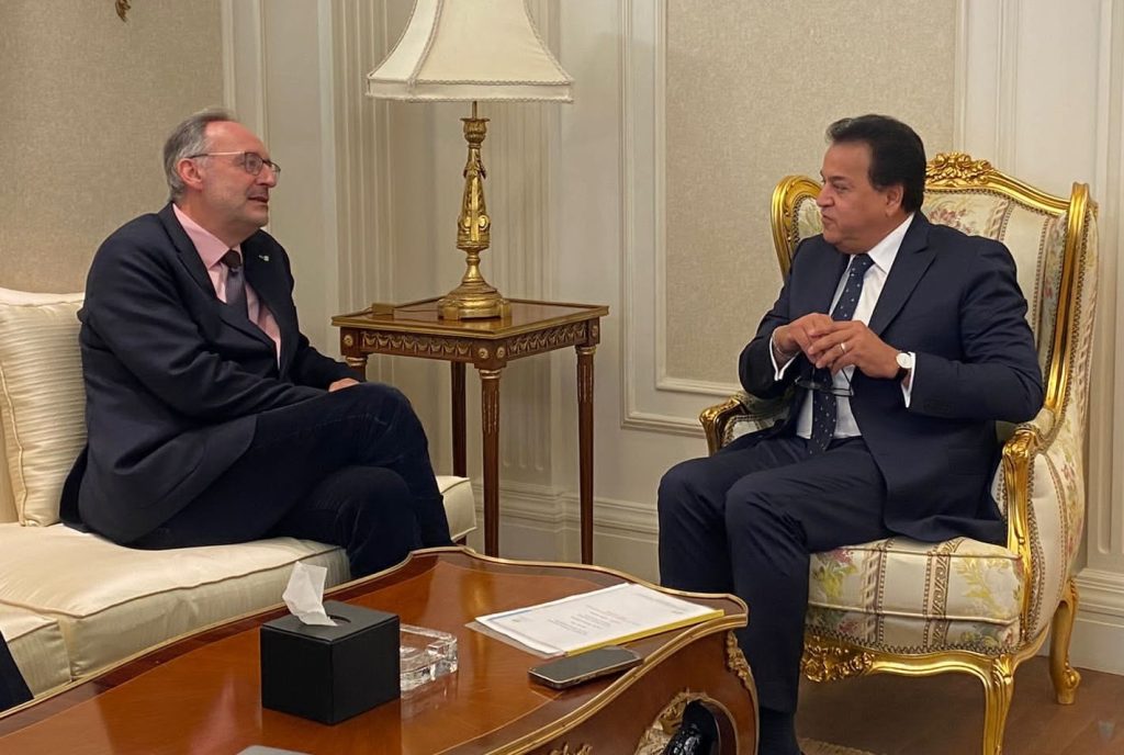 وزير الصحة يستقبل مدير معهد الالتهابات البكتيرية بمعهد فريدريش لوفلر بألمانيا لبحث التعاون المشترك جانب من اللقاء