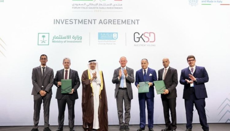 جانب من توقيع الاتفاقية