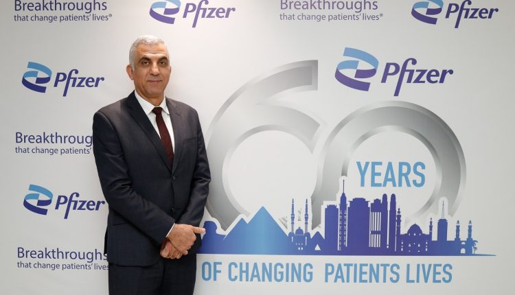 د. ﻋﺼﺎم اﻟﻨﺠﺎر، اﻟﻤﺪﯾﺮ اﻟﻄﺒﻲ اﻹﻗﻠﯿﻤﻲ ﻟﺸﺮﻛﺔ ﻓﺎﯾﺰر