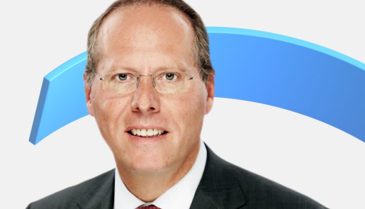 ديفيد دينتون، المدير المالي لشركة فايزر ِ