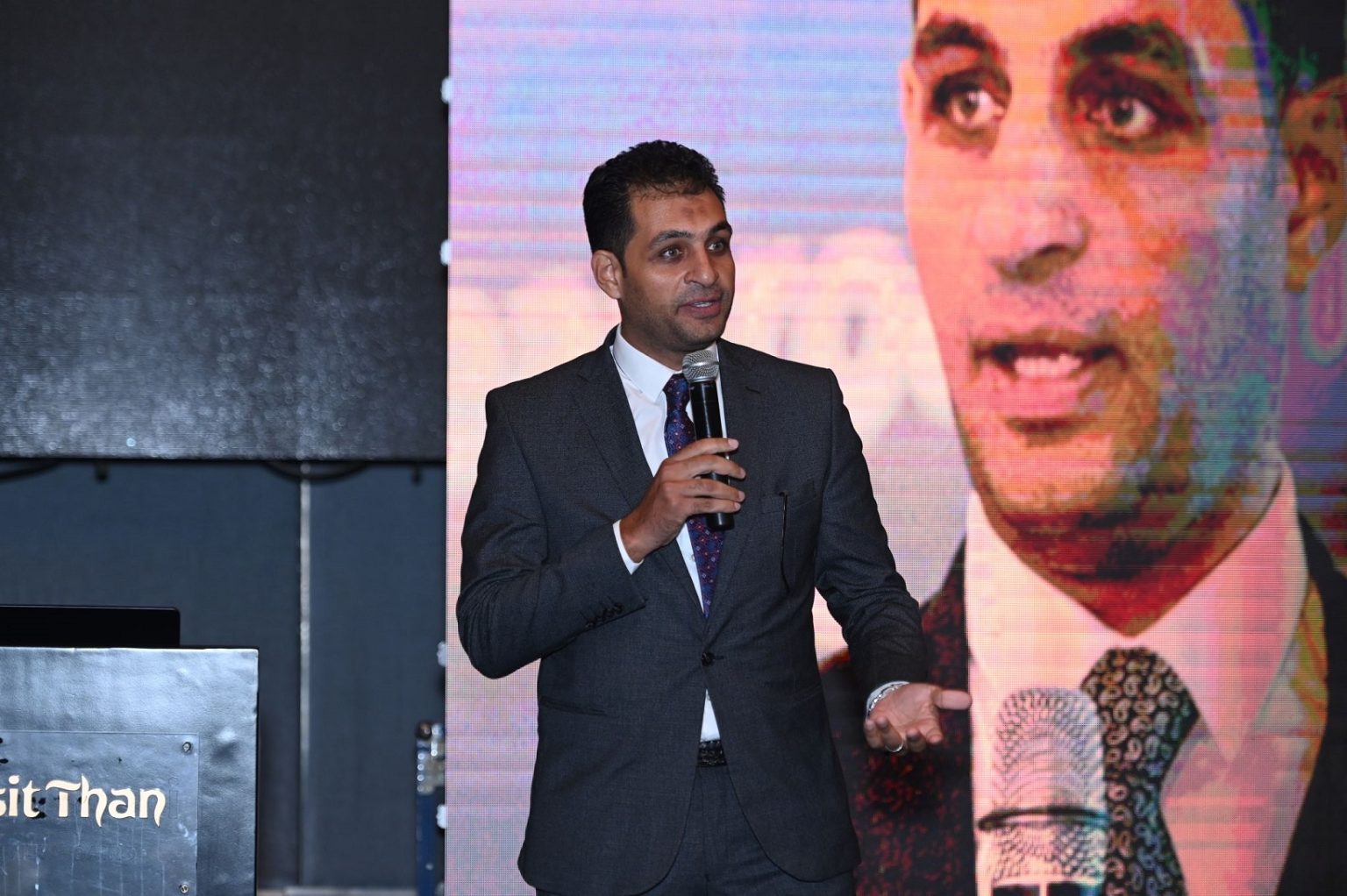 المهندس أحمد هلال مدير الإدارة الهندسية بشركة جمجوم فارما مصر