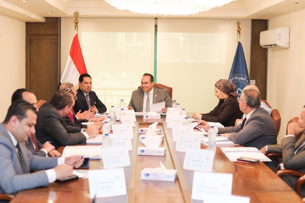 مجلس إدارة هيئة الرعاية الصحية يوافق على مشروع قرار حوافز إضافية للعاملين بالمناطق النائية جانب من الاجتماع