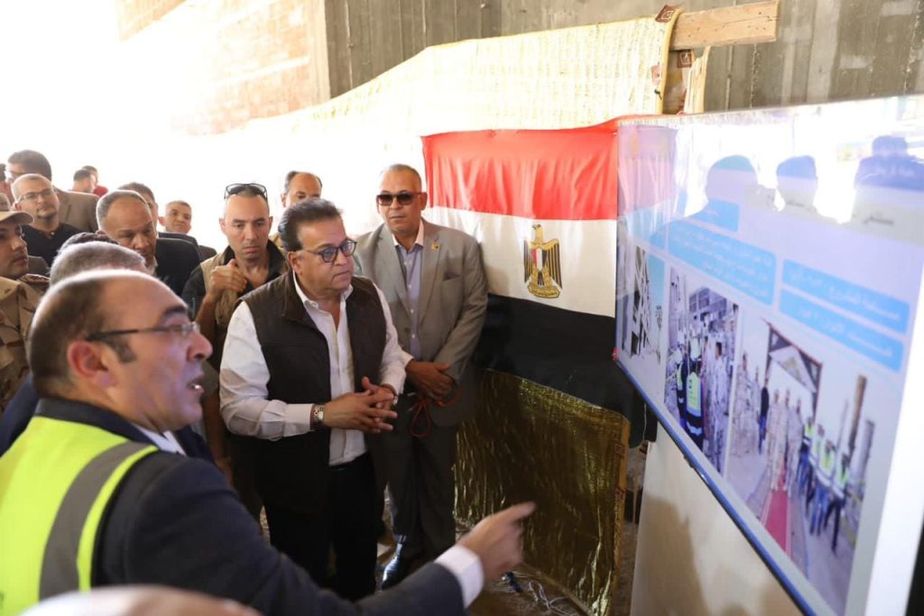 وزير الصحة يتفقد مشروع إنشاء وتطوير مستشفى المراغة المركزي بتكلفة 1.2 مليار جنيه جانب من الجولة