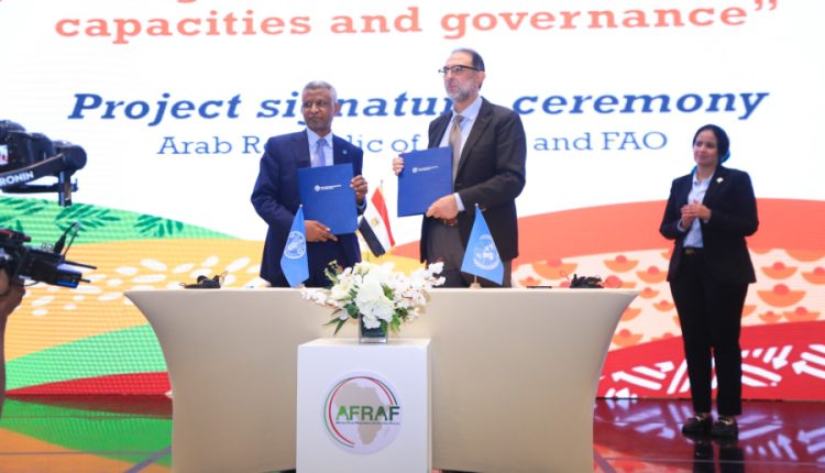 أثناء توقيع وثيقة بين هيئة سلامة الغذاء ومنظمة الفاو
