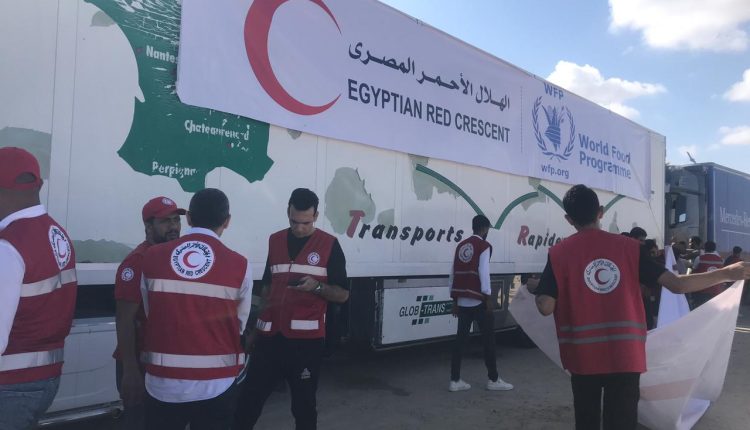 شاحنة مساعدات تتجه لقطاع غزة