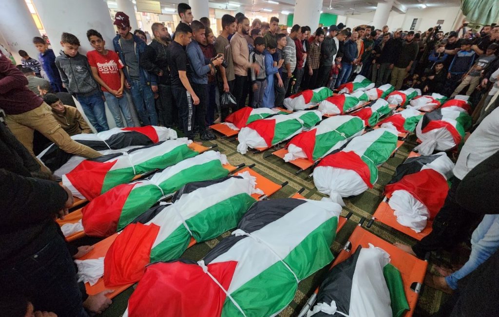 الصحة الفلسطينية: ارتفاع عدد شهداء العدوان الإسرائيلى على غزة لـ2215 و8714 مصابا ارتفاع أعداد شهداء غزة من جراء العدوان الاسرائيلي