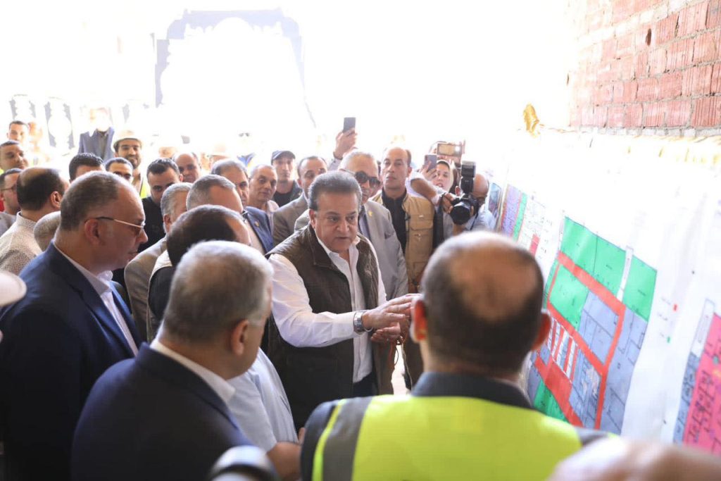 وزير الصحة: إنشاء مستشفى المراغة المركزي بتكلفة 1.2 مليار جنيه بإجمالي 200 سرير وزير الصحة خلال جولته الميدانية بمحافظة سوهاج