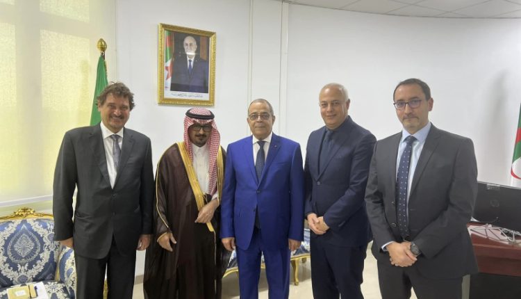 وزير الصناعة الجزائري يلتقي وفد شركة جمجوم فارما