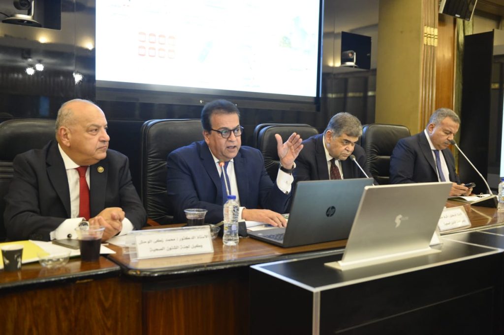 وزير الصحة: خصصنا 37 مستشفى في 8 محافظات و150 سيارة إسعاف لاستقبال المصابين الفلسطينيين الدكتور خالد عبد الغفار وزير الصحة