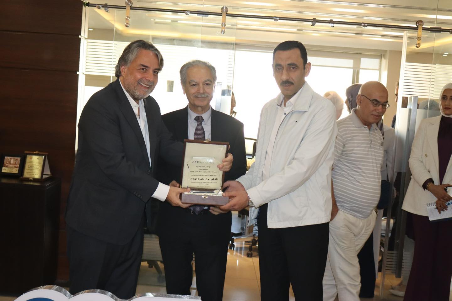 مدير مؤسسة الدواء الأردنية يُطلع وفد عراقي على المستوى المتقدم للصناعة الدوائية في «ام اس فارما»