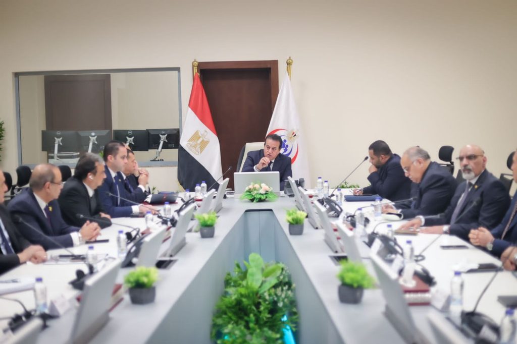 وزير الصحة يعقد اجتماعًا لمناقشة خطة التأمين الطبي للانتخابات الرئاسية ديسمبر المقبل جانب من الاجتماع