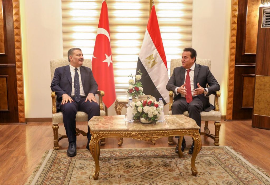 وزير الصحة يستقبل نظيره التركي لبحث التعاون في القطاع الصحي جانب من اللقاء