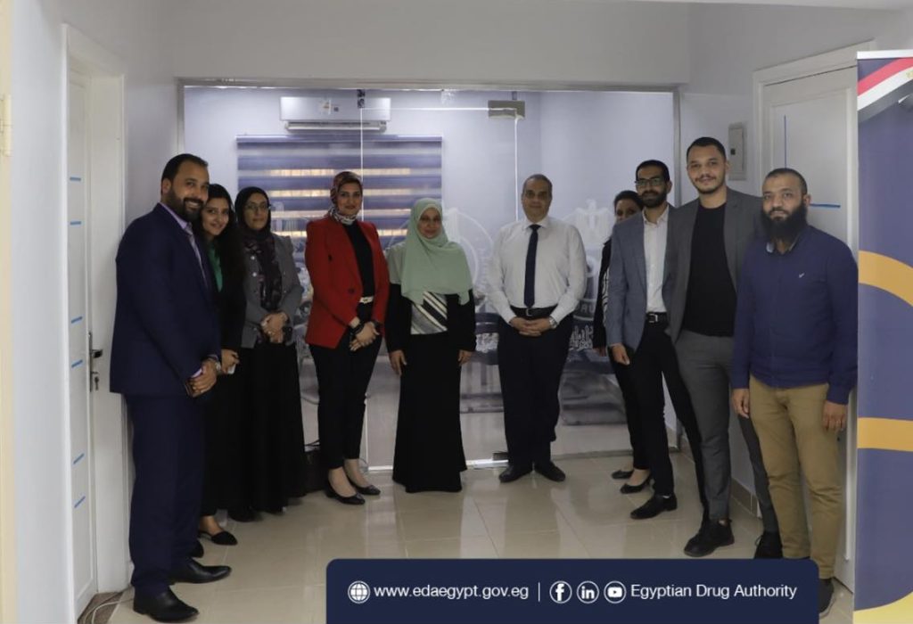 رئيس هيئة الدواء يتفقد فرع الهيئة بالأقصر ويؤكد أن التفتيش الصيدلي عصب العملية الرقابية رئيس هيئة الدواء يتفقد فرع الهيئة بالأقصر ويؤكد أن التفتيش الصيدلي عصب العملية الرقابية