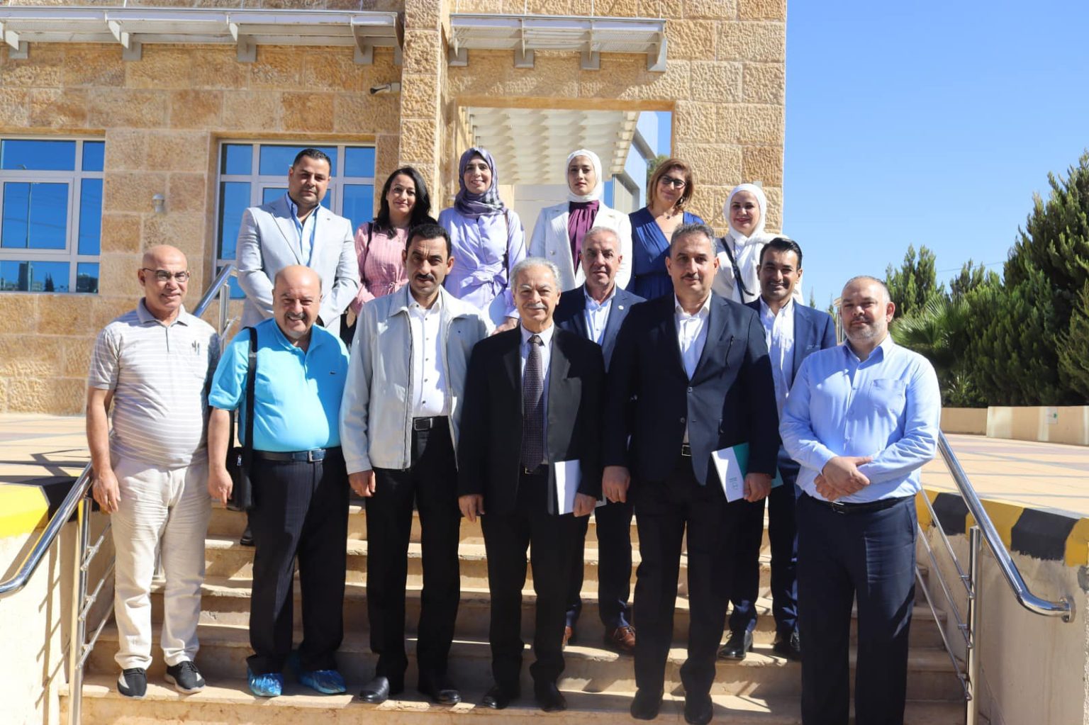 مدير مؤسسة الغذاء والدواء الأردنية في جولة ميدانية بمصنع «دار الدواء» برفقة وفد عراقي رسمي