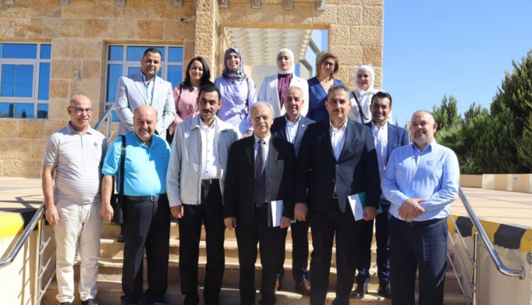 مدير مؤسسة الغذاء والدواء الأردنية في جولة ميدانية بمصنع «دار الدواء» برفقة وفد عراقي رسمي