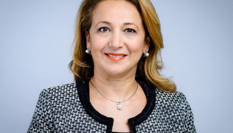 نيفين الخوري، المدير العام للأدوية بشركة سانوفي في منطقة الخليج