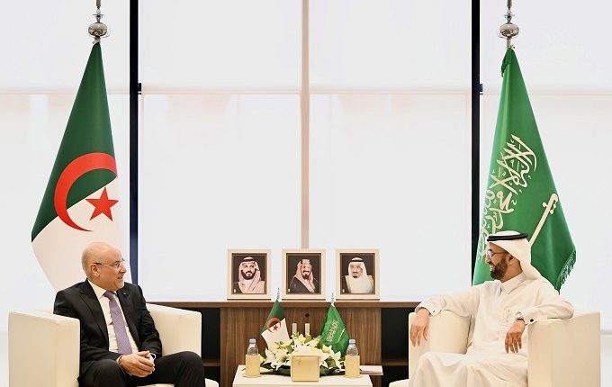 رئيس هيئة الغذاء والدواء السعودي يلتقي وزير التجارة الجزائري ويبحثان سبل التعاون المشترك
