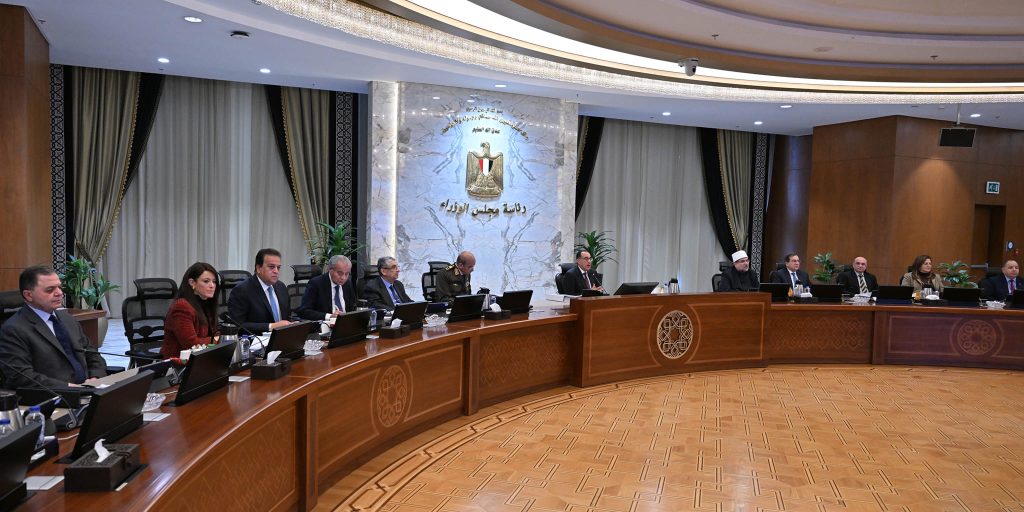 وزير الصحة: استضافة ما يزيد على 20 ألف حالة من مصابي غزة فى المستشفيات المصرية حتى الآن جانب من اجتماع مجلس الوزراء