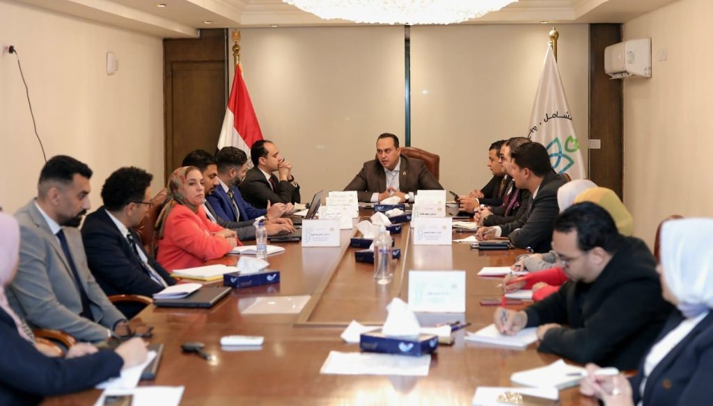رئيس هيئة الرعاية الصحية يوجه بوضع خطة زمنية متكاملة لإدارة الإيرادات في المنشآت الصحية جانب من الاجتماع
