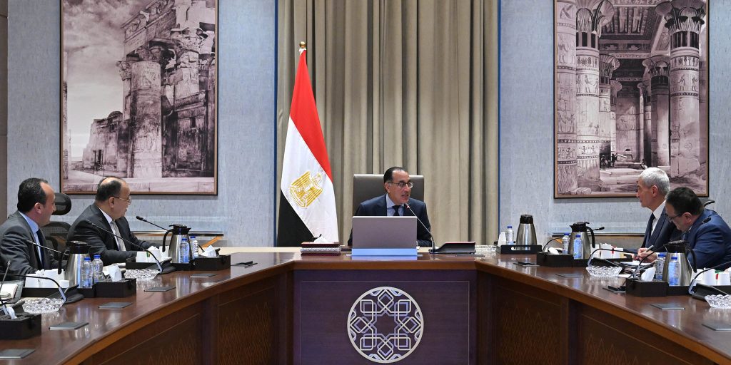 رئيس الوزراء يتابع توفير الاعتمادات المالية لهيئة الشراء الموحد لتدبير احتياجات القطاع الصحي رئيس الوزراء يتابع توفير الاعتمادات المالية لهيئة الشراء الموحد لتدبير احتياجات القطاع الصحي