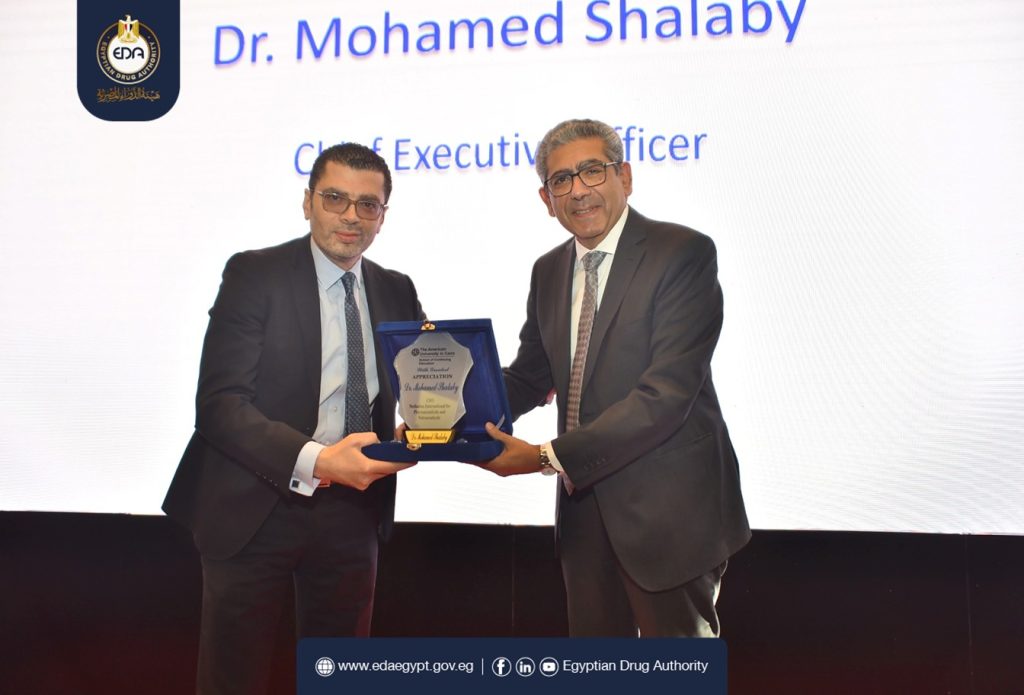 هيئة الدواء تكرم الدكتور محمد شلبي