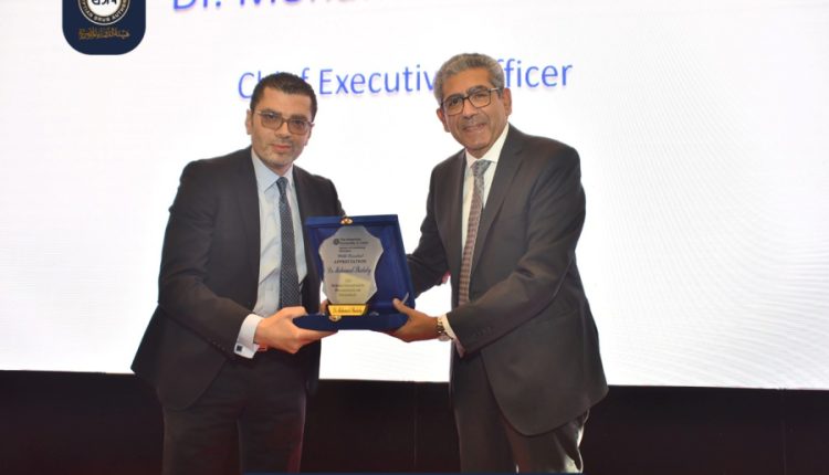 هيئة الدواء تكرم الدكتور محمد شلبي