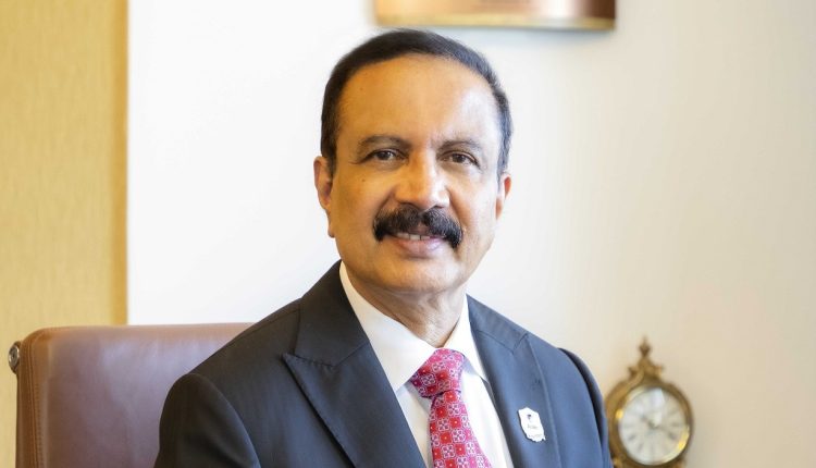 آزاد موبين مؤسس ورئيس مجلس إدارة شركة أستر دي إم للرعاية الصحية