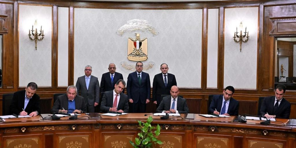 رئيس الوزراء يشهد توقيع «أوركيديا» و«اقتصادية قناة السويس» اتفاقية إنشاء مصنع جديد للأدوية بتكلفة استثمارية مليار جنيه رئيس الوزراء يشهد توقيع «أوركيديا» و«اقتصادية قناة السويس» اتفاقية لانشاء مصنع للأدوية بتكلفة استثمارية مليار جنيه