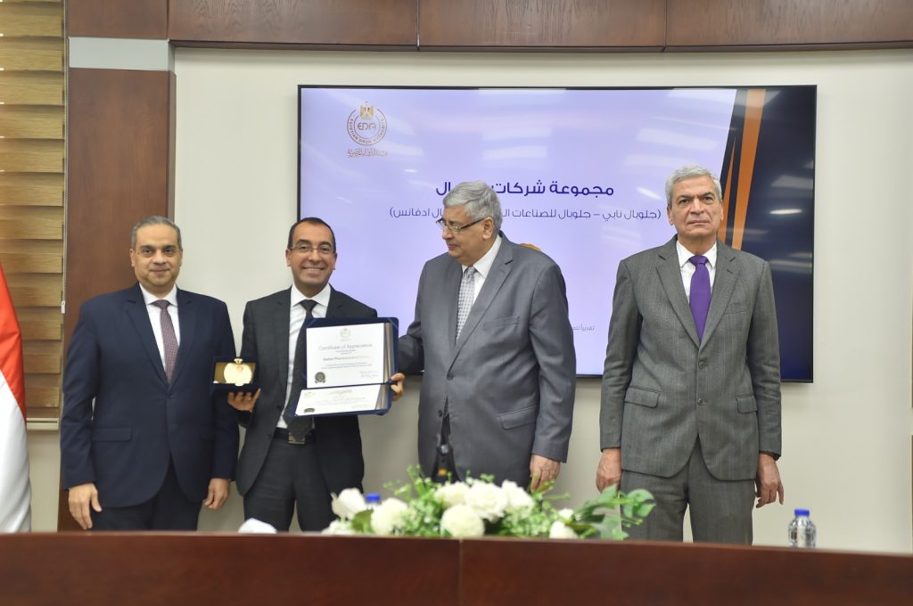 الدكتور بيتر مكرم مهنا أثناء التكريم