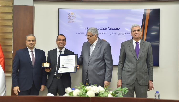 الدكتور بيتر مكرم مهنا أثناء التكريم