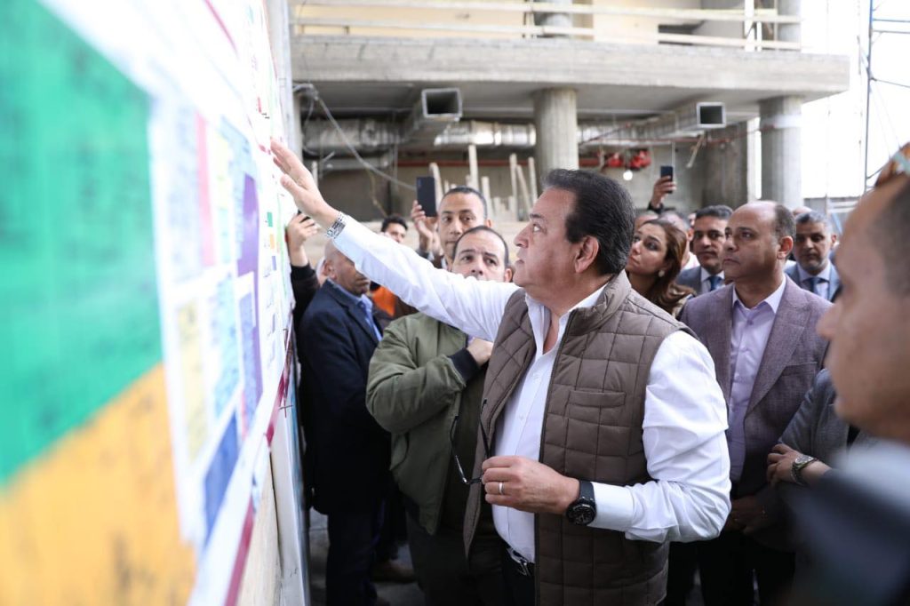 وزير الصحة: الانتهاء من تنفيذ 60% من الأعمال الإنشائية بمستشفى بدر بمحافظة البحيرة الدكتور خالد عبد الغفار وزير الصحة والسكان