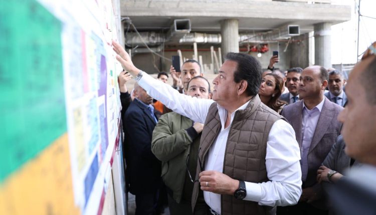 الدكتور خالد عبد الغفار وزير الصحة والسكان