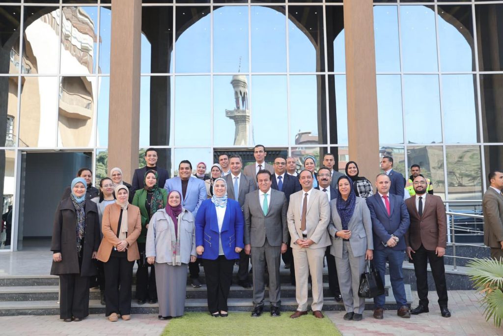وزيرا الصحة والسكان والتضامن الاجتماعي يتفقدان مركز امبابة لعلاج الإدمان تمهيدا لافتتاحه جانب من الجولة