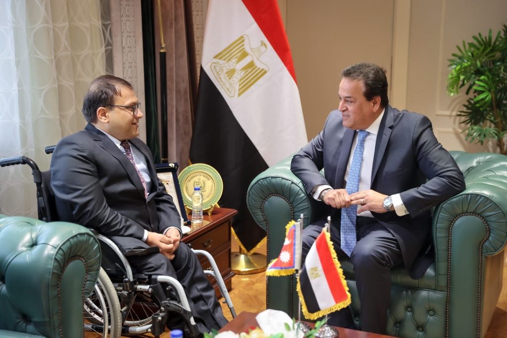 وزير الصحة يستقبل سفير نيبال لدى مصر لمناقشة سبل التعاون المشترك في القطاع الصحي جانب من اللقاء