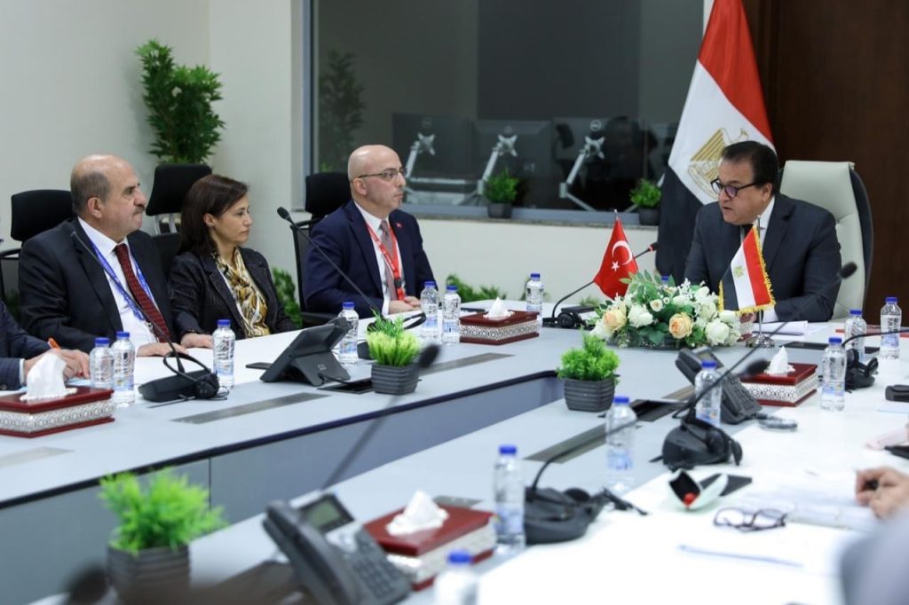 وزير الصحة يستقبل وفد الجمعية التركية لزراعة الأعضاء لبحث التعاون وتبادل الخبرات جانب من اللقاء