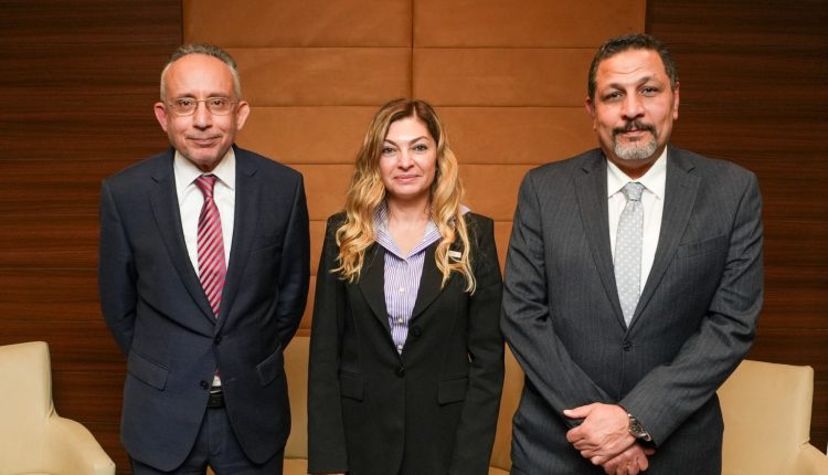 صورة تجمع، كل من نيلاي تار، ود. أشرف الغندور، ود. جمال فتحي