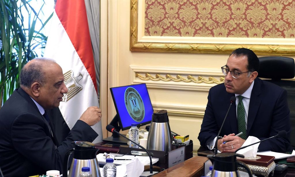 الحكومة تجهز شركتين تابعتين لـ«القابضة للأدوية» للطرح على المستثمرين قبل يونيو المقبل اجتماع سابق لرئيس الوزراء مع وزير قطاع الأعمال