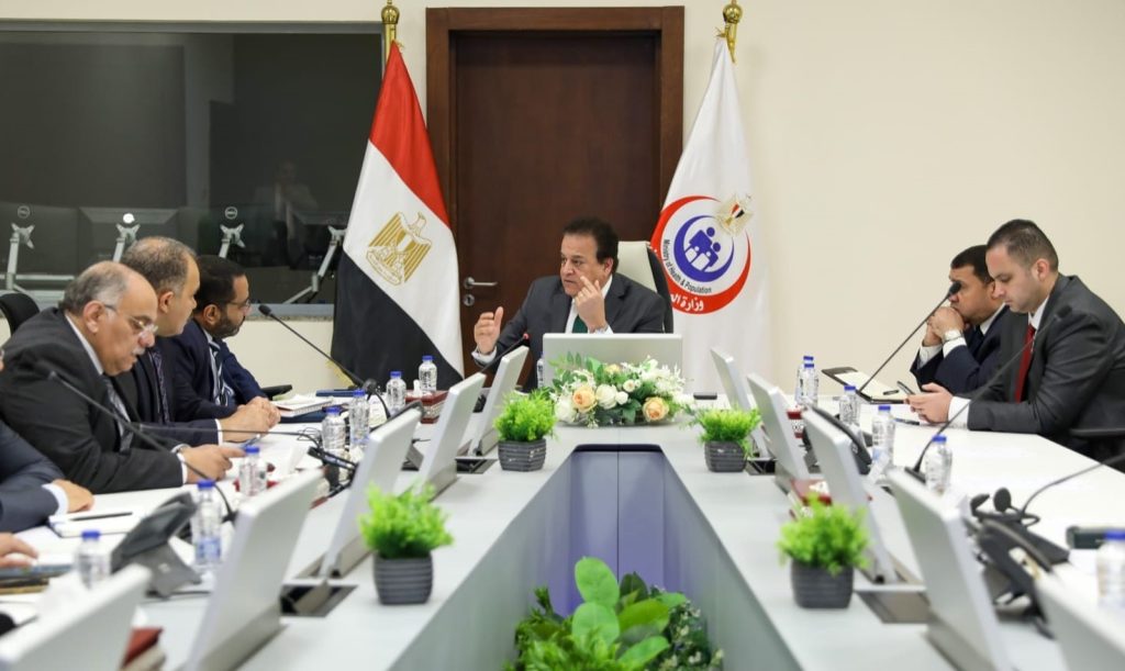وزير الصحة يوجه بإدراج مبادرة الألف يوم الذهبية ضمن الهيكل التنظيمي لعمل الوزارة جانب من الاجتماع