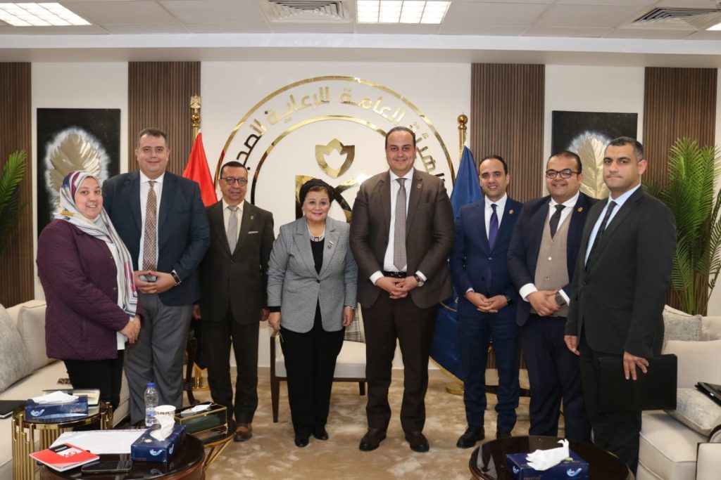 رئيس هيئة الرعاية الصحية يطلع على نتائج مبادرة الألف يوم الذهبية لتنمية الأسرة المصرية جانب من اللقاء