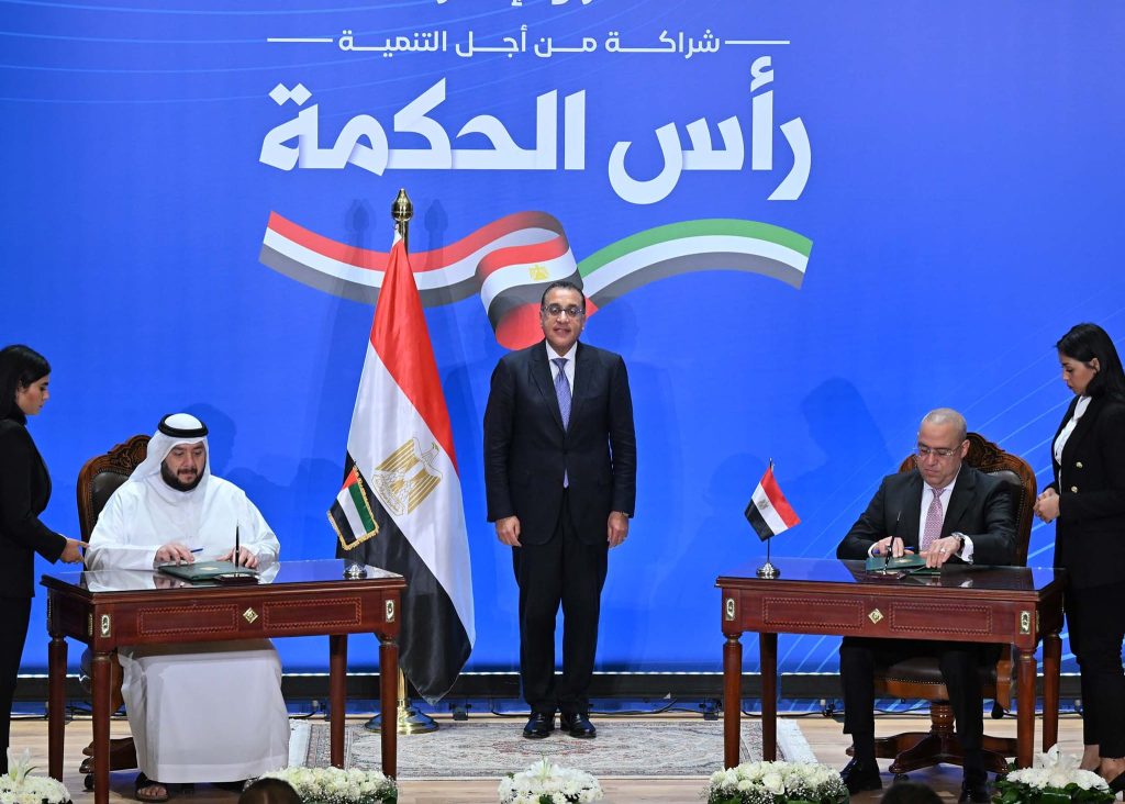 جولدمان ساكس: السيولة الدولارية لمشروع رأس الحكمة تسد الفجوة التمويلية فى مصر 4 سنوات جانب من توقيع الاتفاقية
