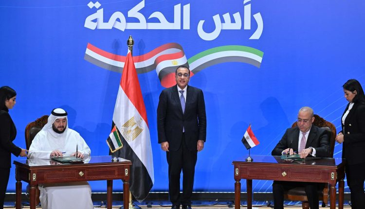 جانب من توقيع الاتفاقية