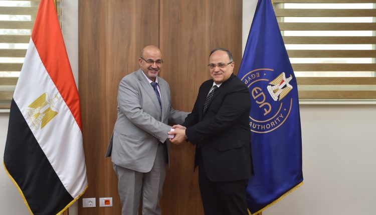 رئيس هيئة الدواء يستقبل ممثل منظمة الصحة العالمية بمصر