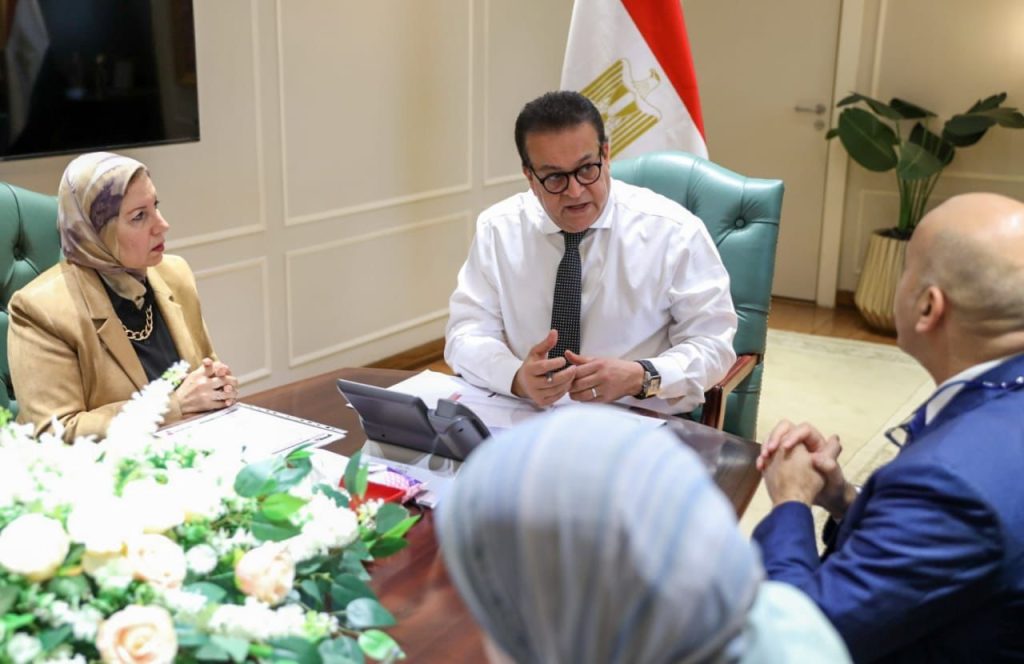 وزير الصحة يعقد اجتماعًا لمتابعة الموقف التنفيذي للمشروع القومي لمشتقات البلازما
