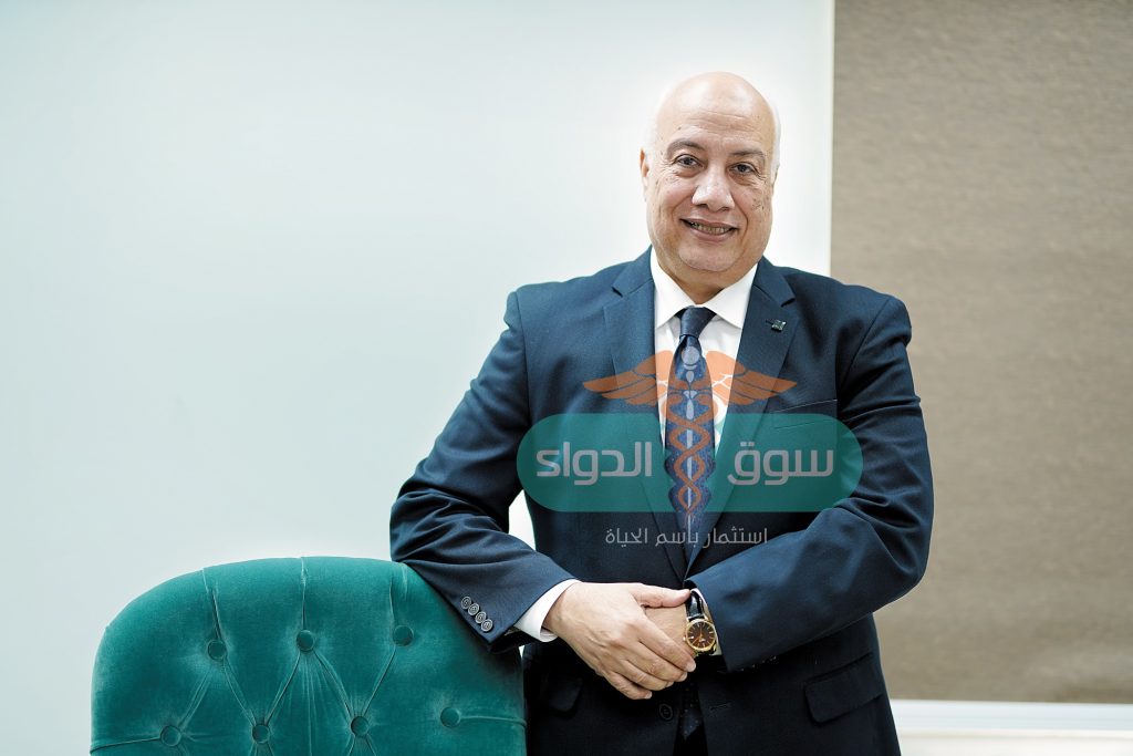 هشام عبد العزيز: توفير الأدوية الحيوية الآمنة والفعَّالة على رأس أولويات «أكتوبر فارما».. ونجحنا فى طرح أول علاج لمرض الشلل الرعَّاش فى مصر الدكتور هشام عبد العزيز الرئيس التنفيذى لشركة «أكتوبر فارما»: