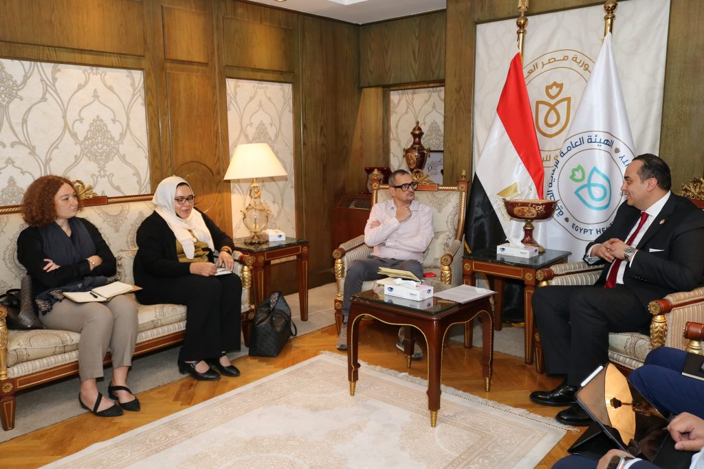 هيئة الرعاية الصحية تبحث تعزيز التعاون مع «إنقاذ الطفولة» لأطفال غزة والسودان جانب من اللقاء